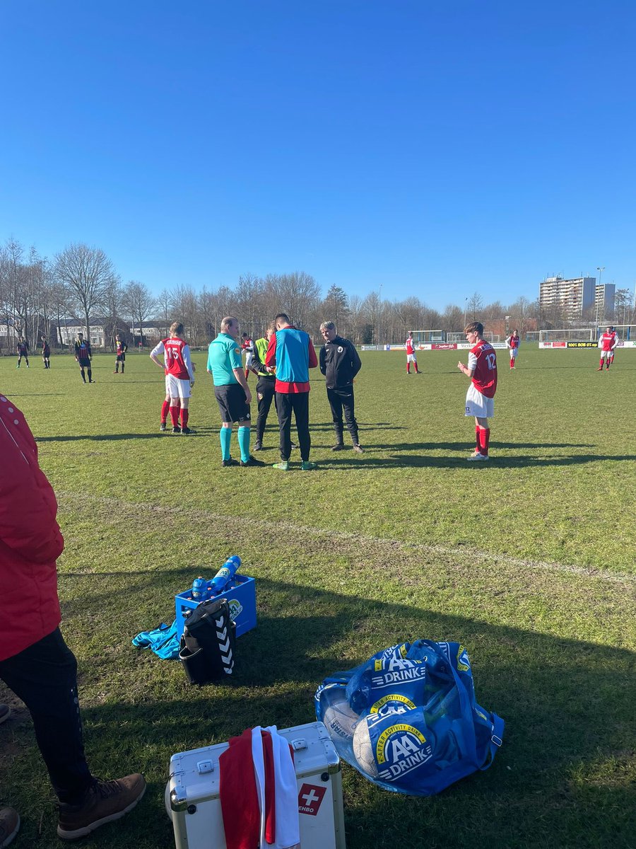 ⚪️🔴 Scheidsrechterswissel bij Nieuweschoot. #StrammeSpieren #DatLossenWeGewoonOp #TeamSietze