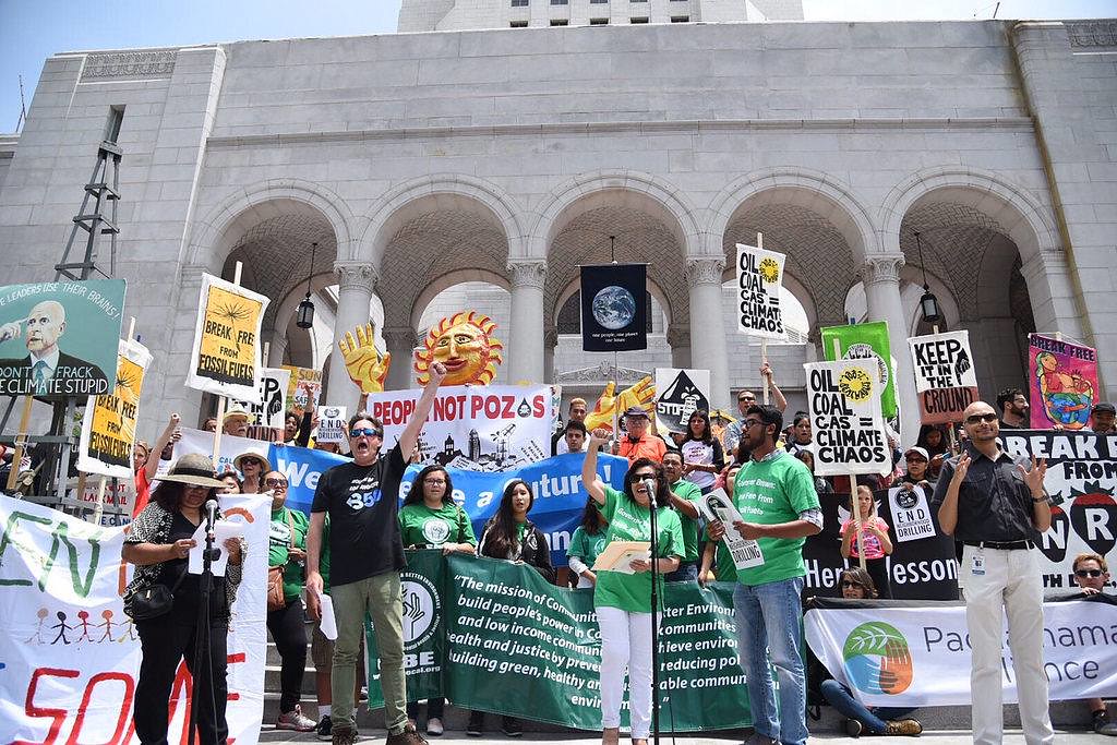 SanDiego350's tweet photo. Throwback to #BreakFreeLA 2016! SanDiego350 traveled up north and marched for our health, climate, and future. We've made some progress but we're still fighting to #BreakFree from #fossilfuels and #keepitintheground for our #cleanenergy future. https://t.co/Cbtui8l0io