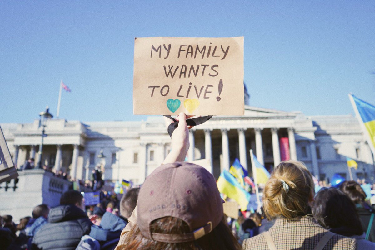 nicholetanyt's tweet photo. Ukraine Protests @ Trafalgar Square 27.02.2022 #Ukraine #protest #London https://t.co/xHSZZmD4Gh