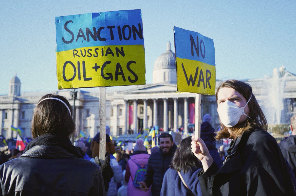 nicholetanyt's tweet photo. Ukraine Protests @ Trafalgar Square 27.02.2022 #Ukraine #protest #London https://t.co/xHSZZmD4Gh