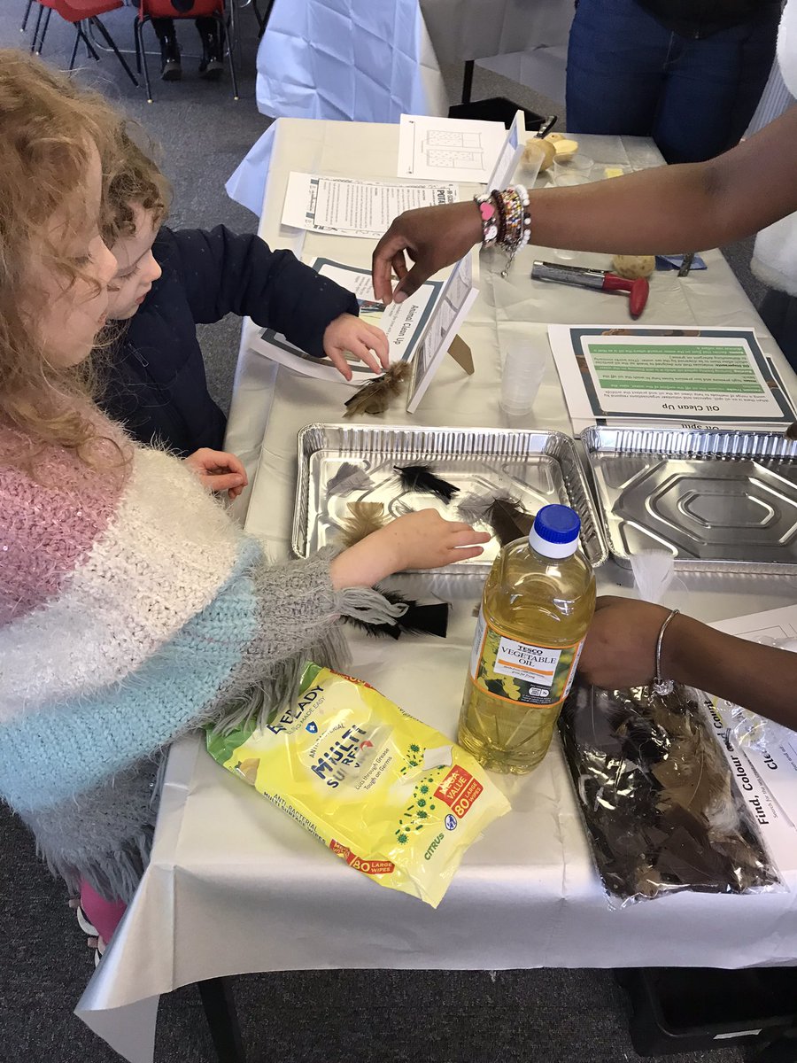 Fantastic STEM session from <a href="/OldhamLibraries/">Oldham Libraries</a> Northmoor Library yesterday, manned by absolutely brilliant student volunteers from <a href="/NewmanRCCollege/">Newman Catholic College</a> who inspired lots of our <a href="/Northmoor_HT/">Northmoor Academy</a> (and my) children with their clever, hands-on activities. #beanexpertlearner