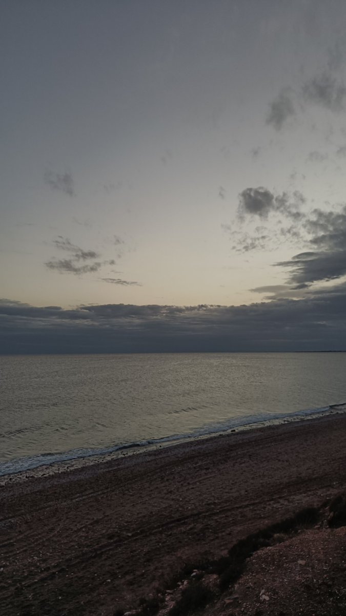 Alvaro620_'s tweet photo. "Las nubes negras siempre me guían, a un lugar al que llamar hogar." https://t.co/dBExWLg417