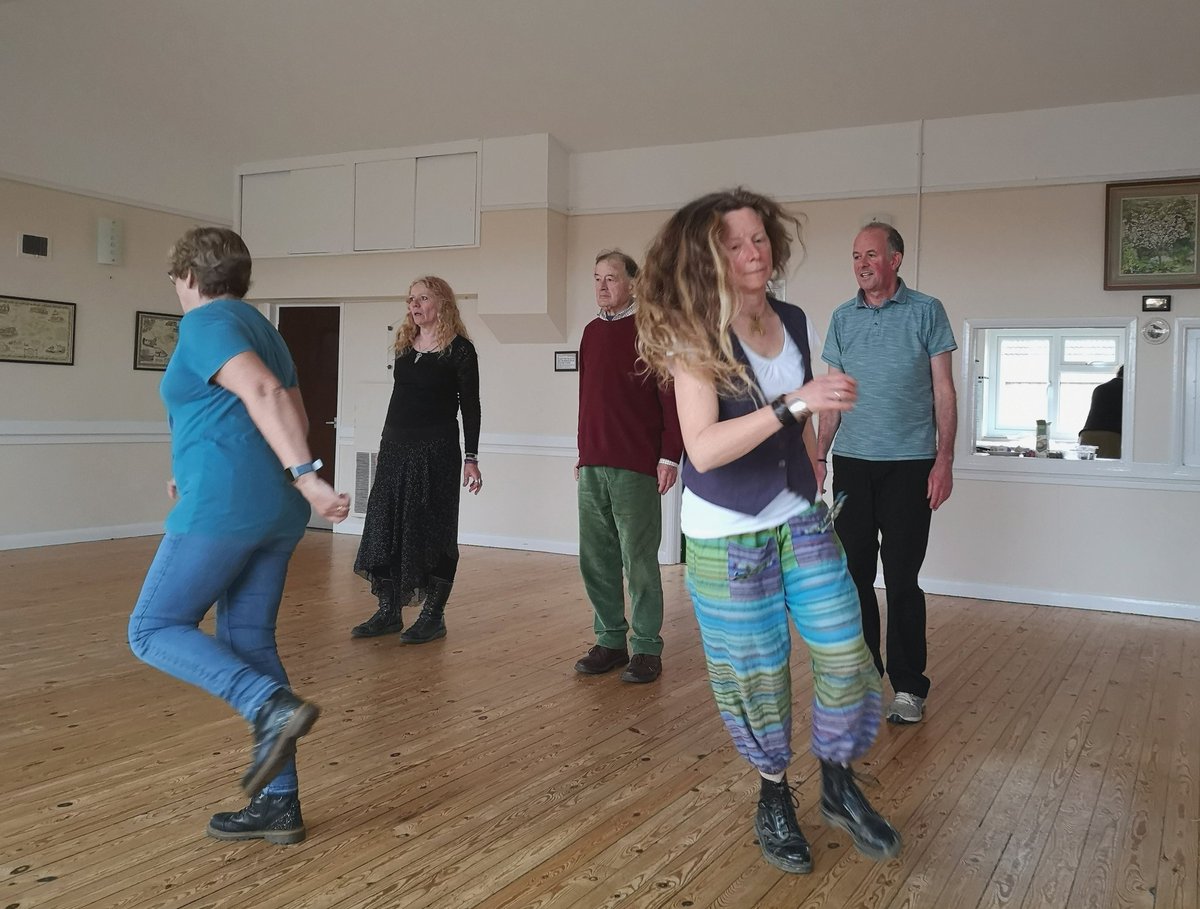 WreckersMorris's tweet photo. A busy weekend of practice!
Dance, music and tatters!!
#morrisdancing #morris #morrismusic #Cornwall #wreckersfamily #bordermorris #dance #music #tatters #practiceweekend #Cornwallbordermorris https://t.co/dvTh9WQLDi