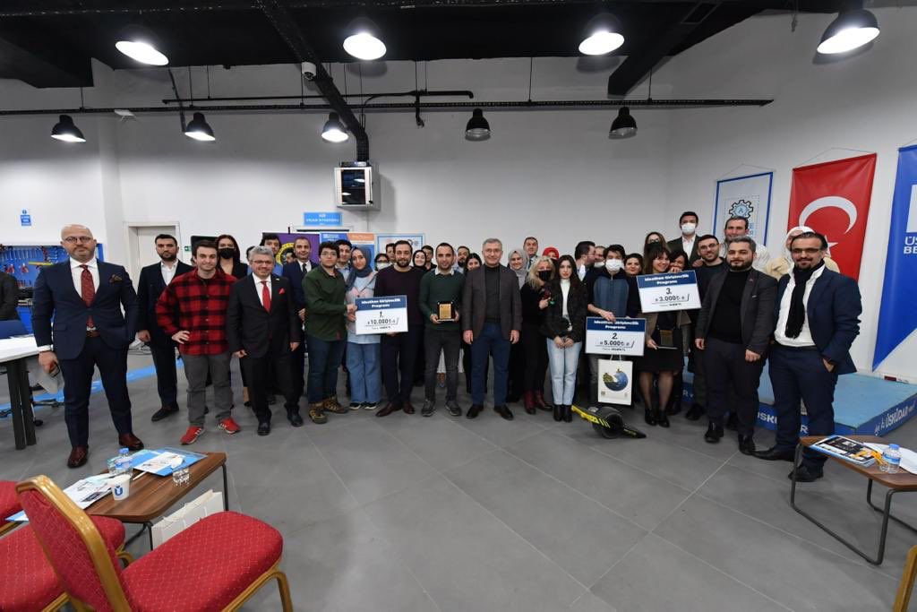 itubeesrdteam's tweet photo. Üsküdar Belediyesi tarafından gerçekleştirilen Atölye Üsküdar Ideathon Programı'na katılan 100 girişimci fikirden finale kalan 12 proje içerisinde takımımız İTÜ BEES RD TEAM, Thermotech projesi ile birinciliği göğüsledi. 💪 https://t.co/1Zfe5RF5MR