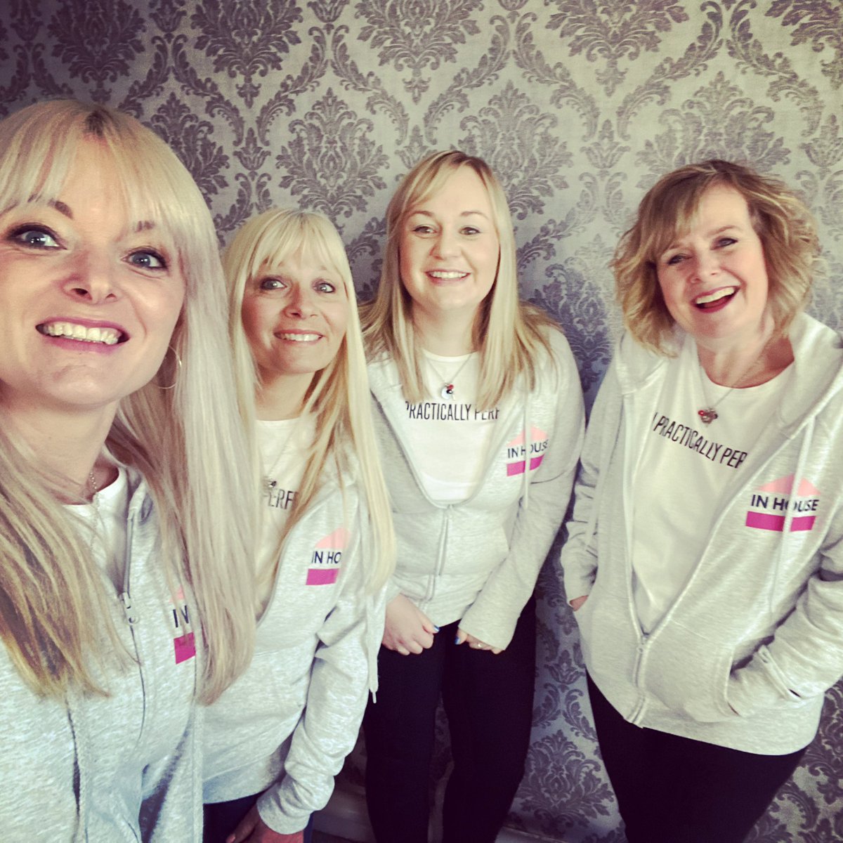 FIRST SINGOUT IN TWO YEARS! What an afternoon! So good to be singing to a real audience again and a lovely one at that! 🥰 #betterthanAbba #INHOUSEquartet #rememberedthewords #nailedit 💕 👯‍♀️👯‍♀️