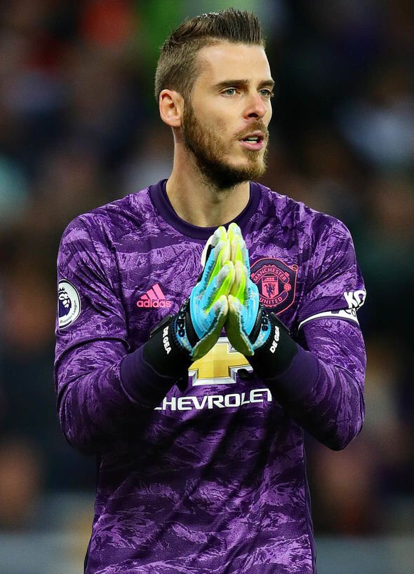 realmadrid3412's tweet photo. Who’s the better goalkeeper De Gea or Mendy 

♥️ for Mendy 
🔁 De Gea https://t.co/gQ66jaDxks