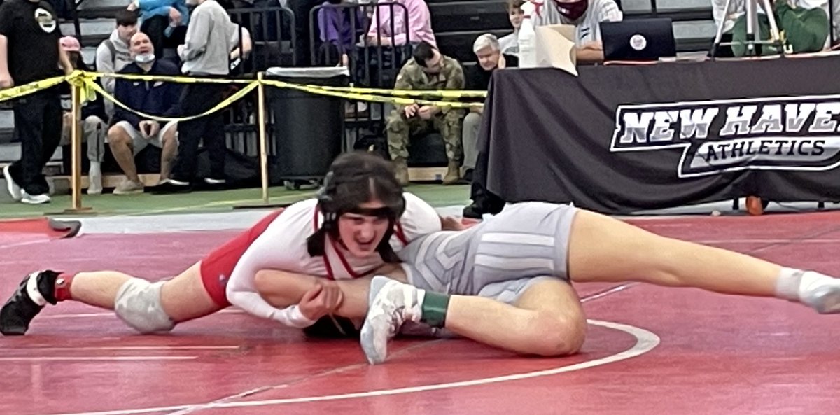 lrileysports's tweet image. Foran’s Kelly Aspras pins Wethersfield’s Brooke Arnold at 138 pounds #ctwrest