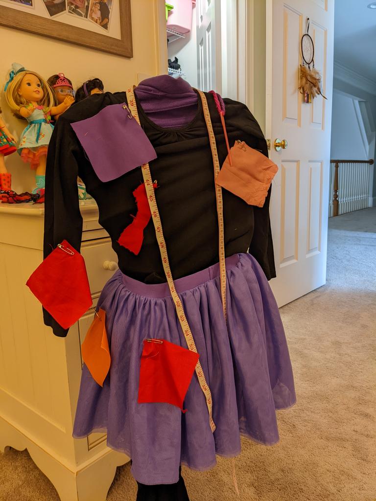 LazarusCohen's tweet photo. Ready for Vocab parade. Seamstress
#Dolvincredible @kellybkeller @DolvinES https://t.co/f7Z0khSHwv