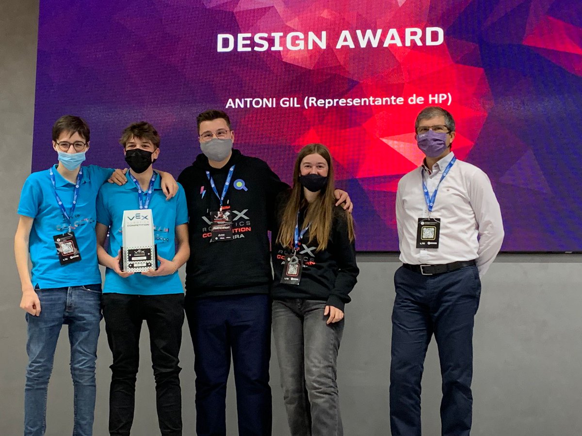 EEBE_UPC's tweet photo. El Design Award ha estat pels andorrans #Calceteam de LOOPA Aula tecnològica, i lliurat per Antoni Gil d'@HPEspana https://t.co/00g0I1AAJE