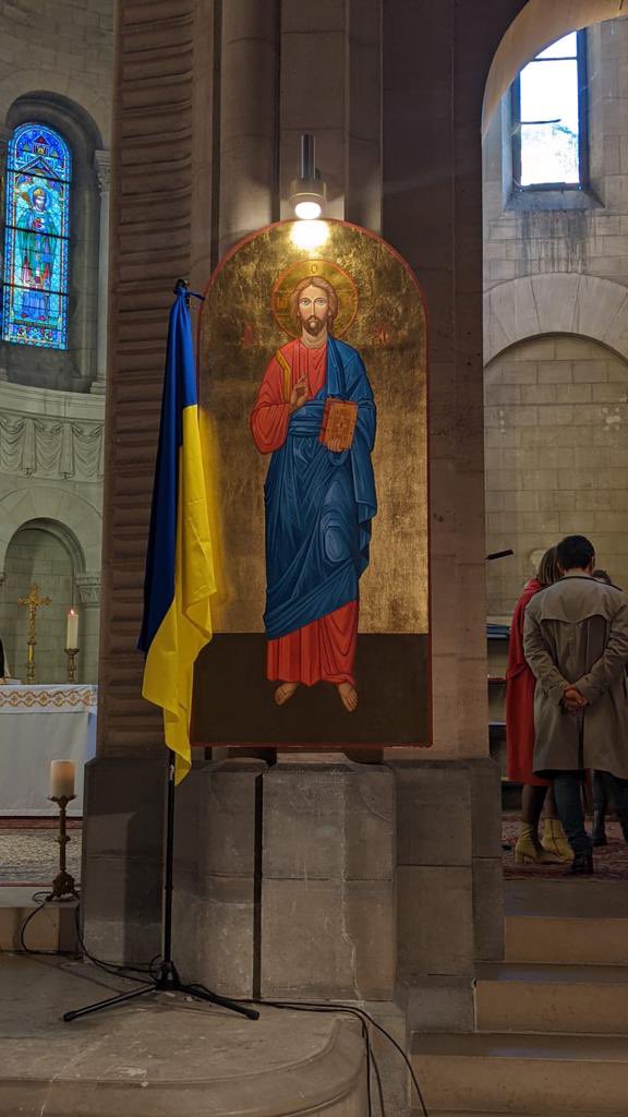 Un très grand merci à la paroisse gréco-catholique, ainsi qu’à la paroisse Saint-Léger de #SaintGermainenLaye, aux bénévoles mobilisés et aux donateurs.

Cet élan de solidarité est un marqueur fort et symbolique de notre soutien au peuple ukrainien 🇺🇦🇪🇺🇫🇷