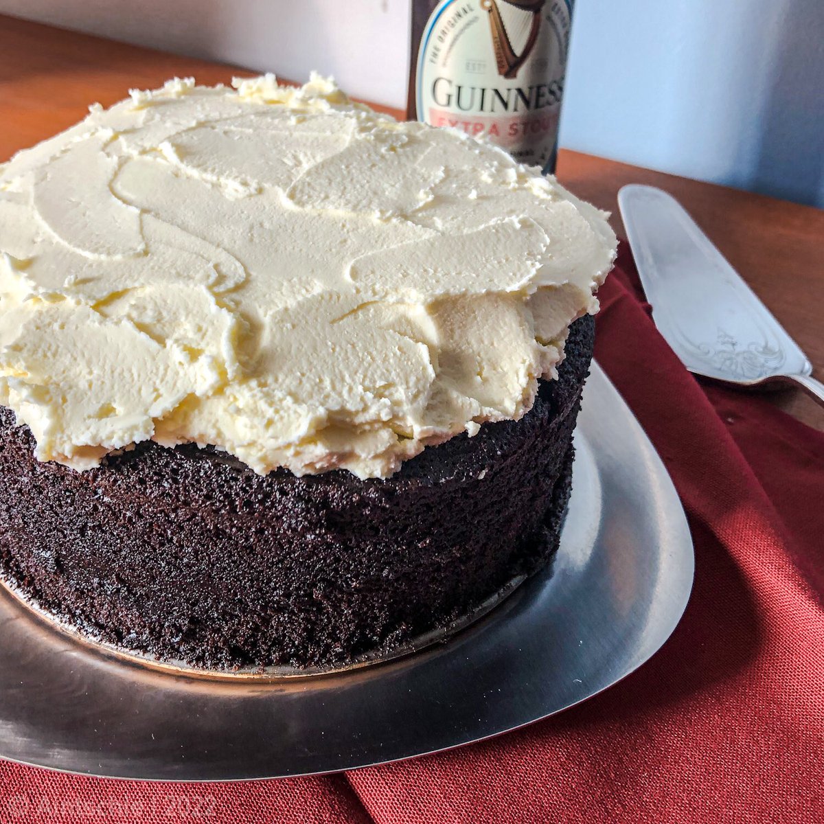 Aintschie's tweet photo. Itβs time to save the world with #Chocolate #Guinness cake by @Nigella_Lawson #cakecontent https://t.co/xupQmctxuF