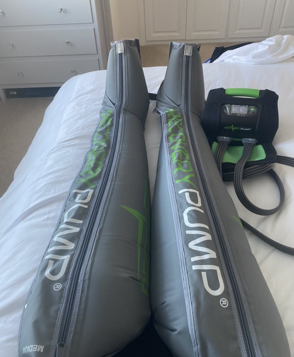 jlmuir77's tweet image. #ManchesterMarathon mileage in the bank and recovery now in progress ✅. Check out @martyroyalsmt for all your recovery and sports massage needs 👍 #recoveryiskey #aircompression #rpx #trainhardrecoversmart
