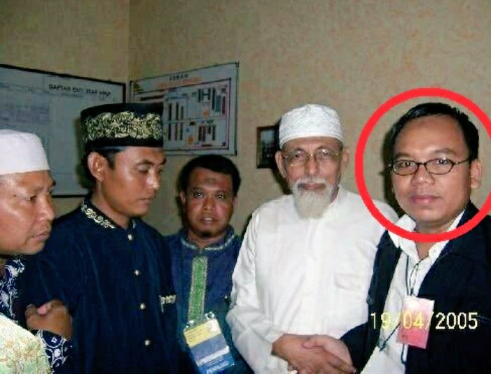 Cicha_2's tweet photo. @Cici_santik @TofaTofa_id Tapi ga kebayang sih kalo sampai lolos ke senayan...
#sampaiSiniPaham https://t.co/zLUKwcq5IX