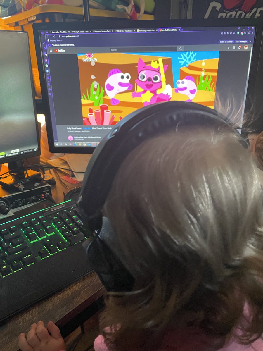 Hey look a billion dollar baby shark player! Yay…. Good thing she’s cute. Now let me play video games w/ ⁦<a href="/Dead4sureGaming/">💀 dead4sure</a>⁩ and ⁦<a href="/AndraTough/">tough_girl_andra</a>⁩