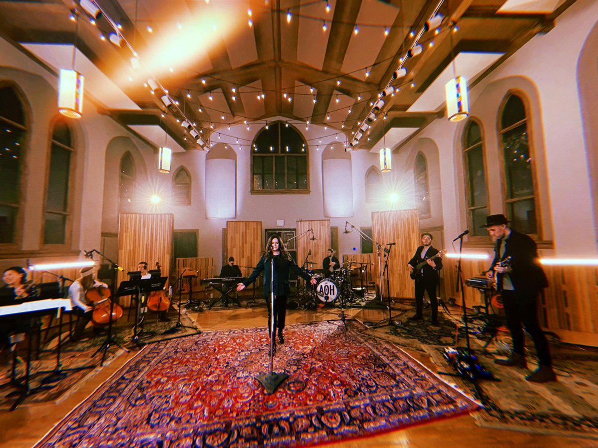 what a beautiful night! I am so honored to be playing with these four guys. Can’t describe how powerful this night was 🙏🏻🔥🤍 #nashville #oceanwayrecording #aoh #newmusic #liverecording #bandlife #ccm