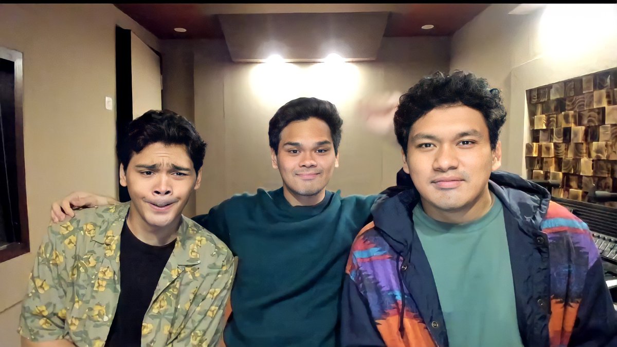 TheOvertunes's tweet photo. Kalau disuruh ganti nama @Angelo_Mikha, @Reu_nathaniel, @MadaEmmanuelle kira-kira mereka cocok dikasi nama siapa ya?

#TheOvertunes #WriteMeAnotherName eh salah #WriteMeAnotherSong https://t.co/4FRAqyeYQL