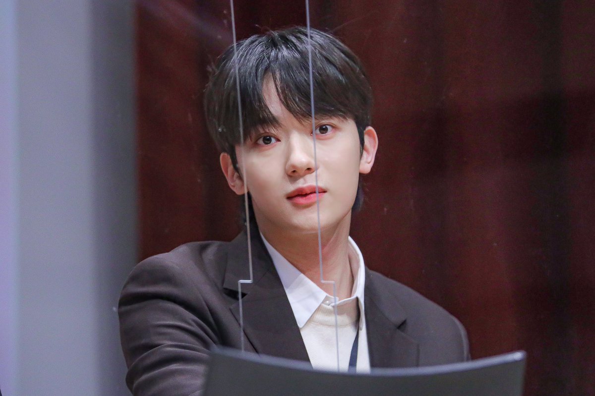 yc_lovve's tweet photo. 220226 

사회생활 처음할때 만나는 천사선임재질

#OMEGAX #오메가엑스 #YECHAN #예찬 #SHINYECHAN #신예찬 https://t.co/UgI4AgY6YV