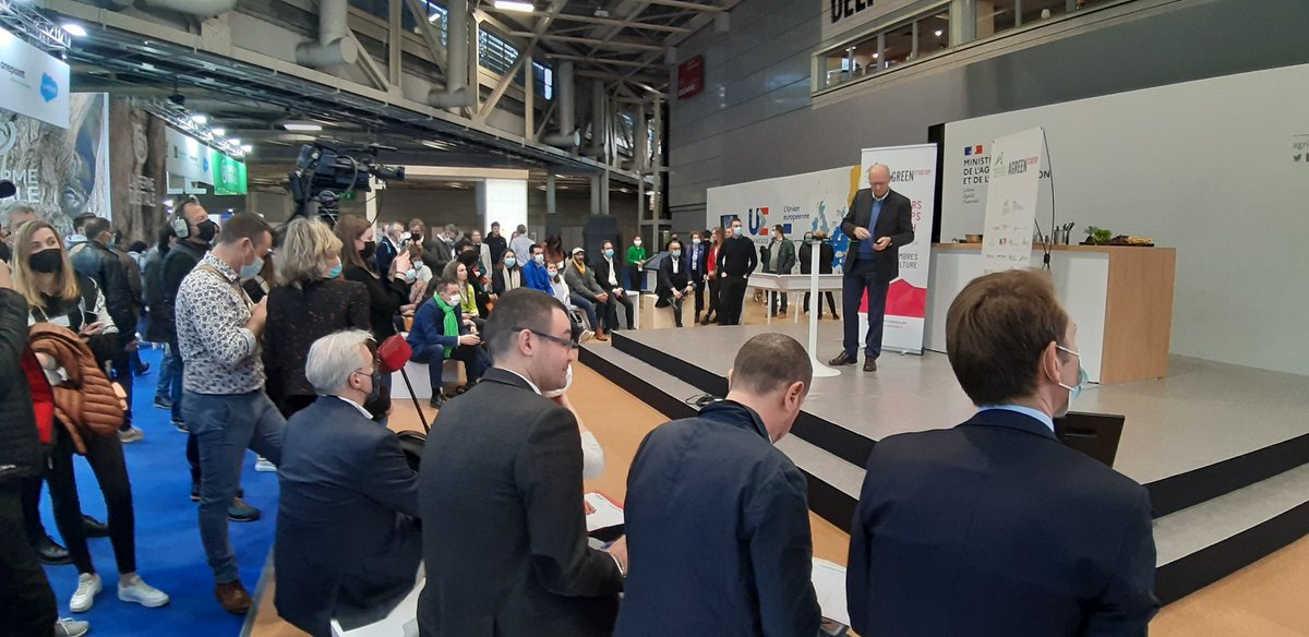 AgrOnov_'s tweet photo. Dernier pitch @agreenstartup , mais non le moindre : la plateforme #TriplePerformance par @neayi_com , le Wiki au service de l'#agriculture 
Venez aussi les rencontrer sur le stand du @Co_Farming Hall 4 au @Salondelagri 
Cc @ChambagriFrance 
Rdv à 16h30 pour la remise des prix ! https://t.co/PsBJXkXWn1
