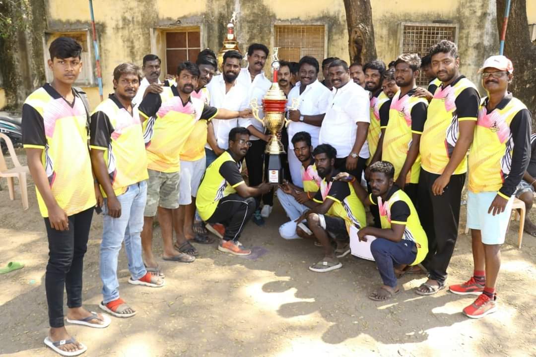 PrabhakarRaja88's tweet photo. அன்புத் தலைவர் தமிழக முதல்வர் அண்ணன் தளபதி அவர்களின் பிறந்தநாளை முன்னிட்டு AXN friends ஏற்பாட்டில் நடைபெற்ற கிரிக்கெட் போட்டியில் கலந்துகொண்டு வெற்றியாளர்களுக்கு பதக்கங்களை வழங்கினேன்... https://t.co/DEyNQexXbC
