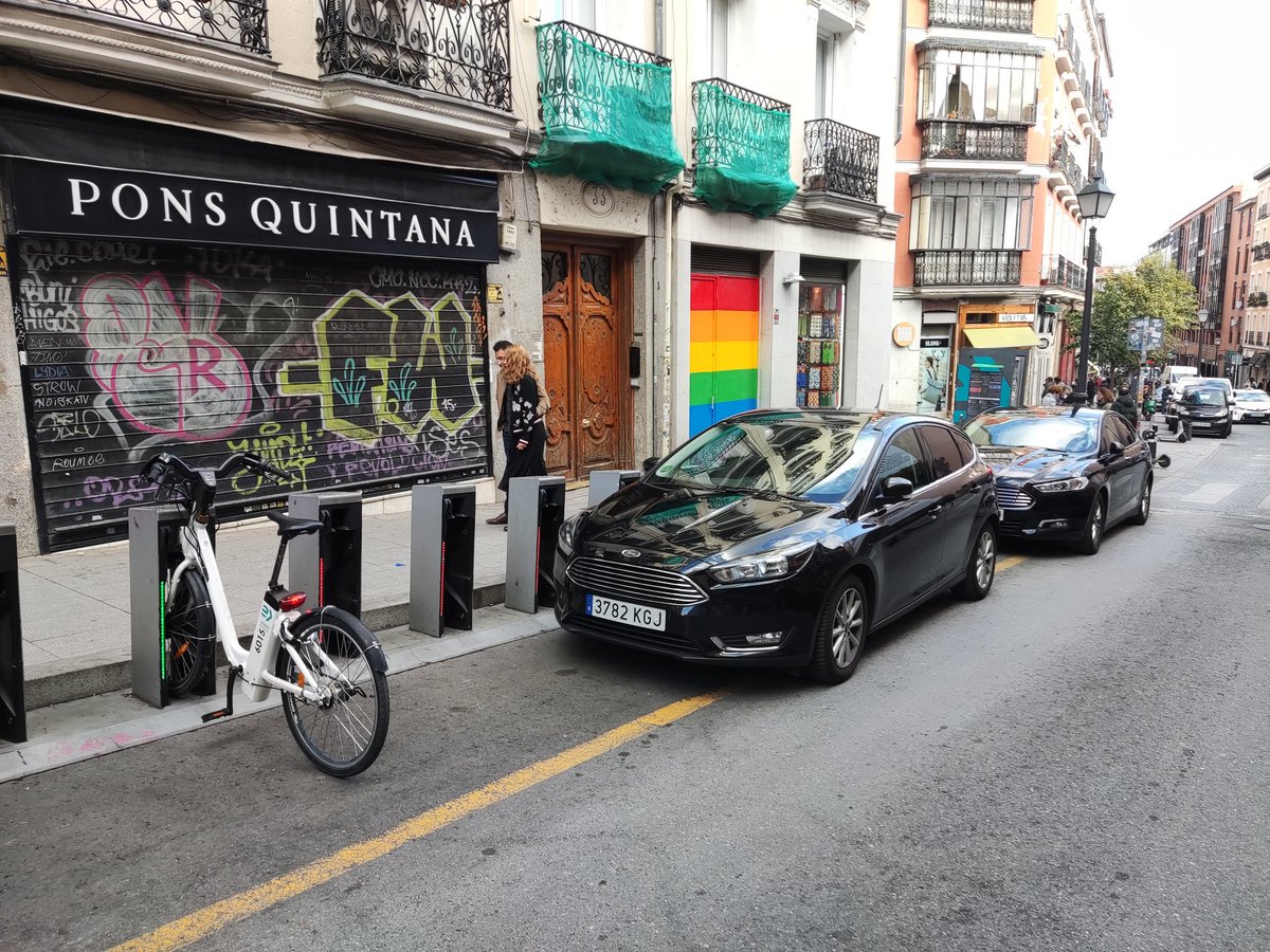 BicimadL's tweet photo. A quien corresponda.🤬🤬🤬

@Bicimad no es un aparcamiento ... https://t.co/kP0wtQ9vQ6