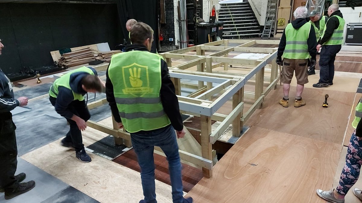 Manx_Ops's tweet image. ✨One week till Sweeney Todd opens !!! Fabulous Production team ✨