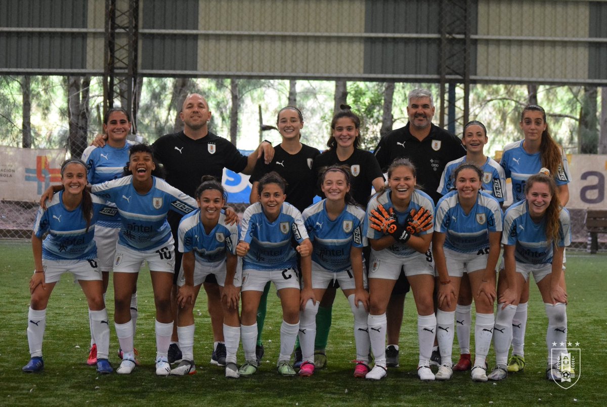 AUFfemenino's tweet photo. 🇺🇾⚽ Finalizó el entrenamiento en el Complejo Celeste con un fútbol informal. https://t.co/jxCYTCAqln