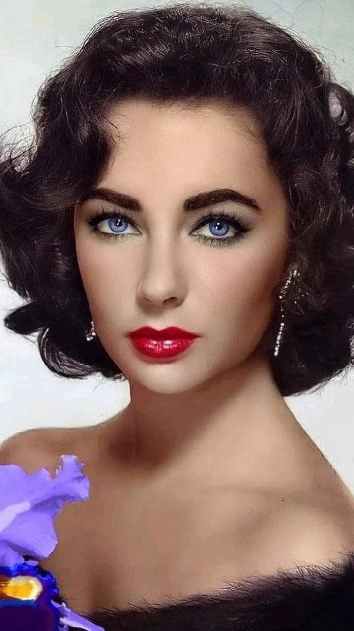 She had \"violet eyes to die for\"
Happy birthday Elizabeth Taylor           