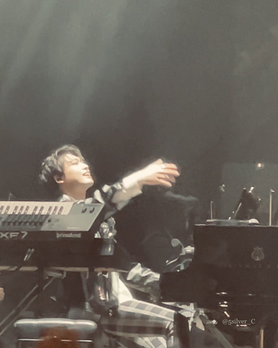 5silver_C's tweet photo. 은철아,
몸 건강하고 늘 어제보다 더 행복한 나날이 되길바라.

언제 어디서나 즐겁게 음악하길 기도할게!

진심으로 생일 축하해♥️

#HAPPYEUNCHULDAY
#띵동_은철이_생일받으세요 https://t.co/LdIgynvL4c
