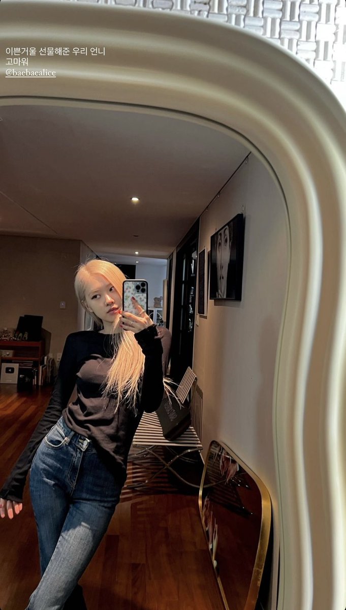 🐿 roses_are_rosie story: Obrigada por me dar um espelho lindo @.baebaealice 

#ROSÉ <a href="/BLACKPINK/">BLACKPINKOFFICIAL</a>