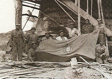 RonaldSangines's tweet photo. 30 de julio de 1941 USA armo hasta los dientes al Perú para que invadiría Ecuador y arrebatarle la Amazonia rica en Petróleo, bombardearon varias ciudades miles de muertos en las calles. Luego Perú firmo con USA un contrato para la explotación de Petróleo de esas tierras robadas. https://t.co/1cWbFp6nKJ