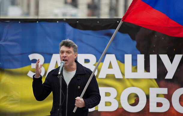 Seven years ago today, Russian opposition leader Boris Nemtsov was assassinated right outside the Kremlin. In 2014, he led the protests—thousands strong—against Putin's invasion of Ukraine. It's not a coincidence that Putin did this when Nemtsov is dead and Navalny is in jail.