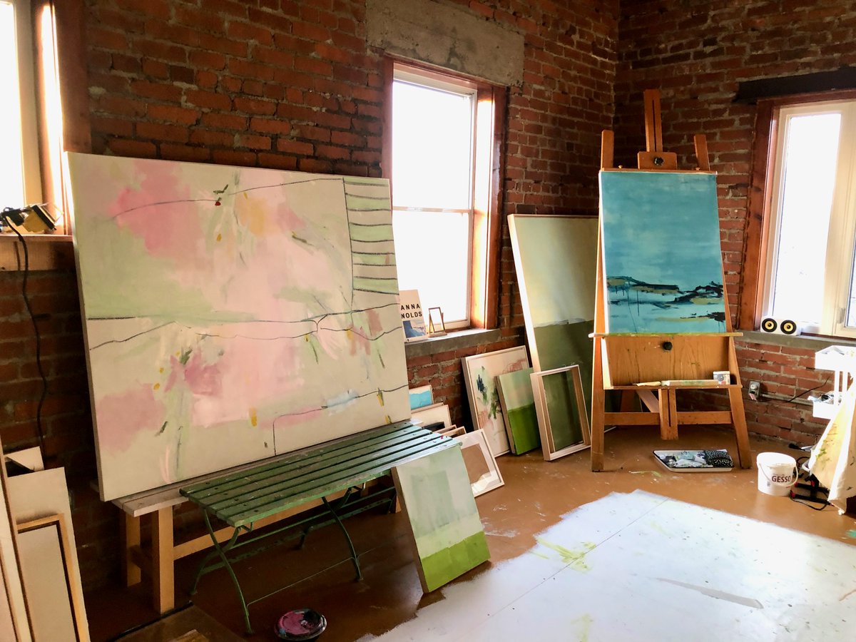 nfinitymark's tweet image. Views from the Studio: 
Johanna Reynolds' unique #abstraction is marked by the dynamic interplay of energetic bursts and areas of stillness.
Her skillful layering of traces, forms, and cascades of colour paintings easily sparks the viewer’s imagination. 

#artist #contemporaryart
