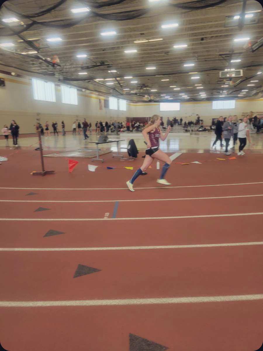 KaylaShea2023's tweet photo. Enjoying Lockport Track Indoor Season. Got to be in two winning relays and get a 2022 indoor season pr in the mile! Go Porters! #lptf https://t.co/jTk3y44LpK