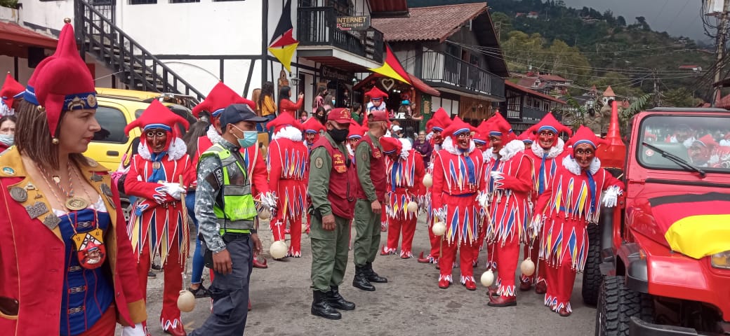 DestGDPElValle's tweet photo. En #Aragua nuestra @GNB_Pueblo continúa Desplegada en el dispositivo carnavales seguro 2022, afin de garantizar el disfrute de los temporadistas que visitan los diferente destino turístico de la entidad aragueña  #27Feb22 #GNBGDP @DestGDPElValle @GNB_Pueblo @GNBCmdtGral https://t.co/JS4mC7jtnb