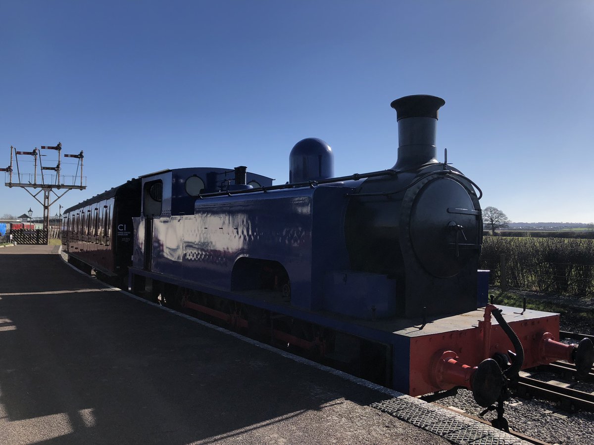 Met1_6989's tweet photo. Paid a visit back to Quainton Road today, with the lovely Wadeswood visiting until June. Also a pleasure to see Coventry No.1 out in the sun. https://t.co/HKFVkqFg5I