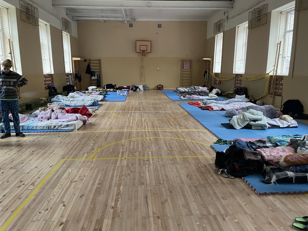 Desplaçats interns a Ucraïna autogestionant-se a l’oest del país. No es veuen grans organitzacions, només locals organitzats.