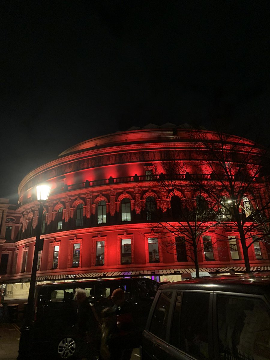 SarahHopkins_HL's tweet photo. So great to be back - first trip to London in two years & it was all fantastic. Mix of work & play #lovelondon @wagamama_uk @RoyalAlbertHall @Cirque #cirquevip #luzia #rahhospitality @ThePelhamHotel @V_and_A https://t.co/q4MgI3cj4c
