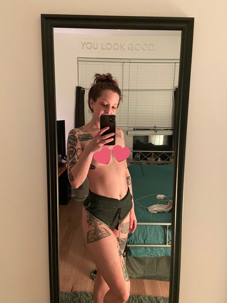 embernxx's tweet photo. Hi 😈
https://t.co/lNAIWfazuN
#bestfollowers #mega #onlyfans #women #babe #tattoo #alt #petitebody https://t.co/WRKOa7Q0uJ