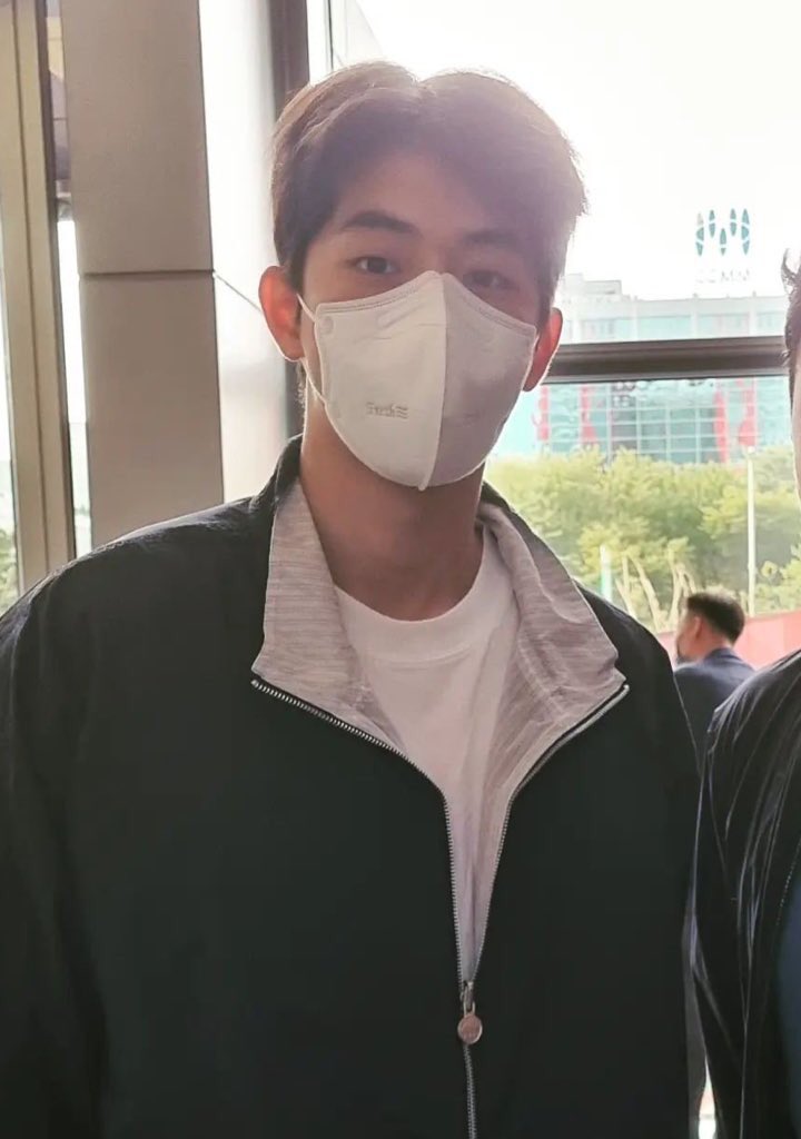 the mask can't hide how handsome is joo hyuk