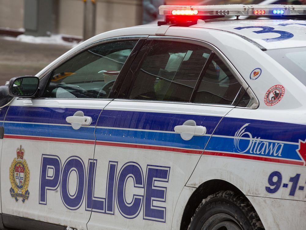 ottawasuncom's tweet photo. HUNT CLUB CRASH: Two men dead in two-vehicle collision  https://t.co/9whpCl2jDT https://t.co/vMkXD7TrVt