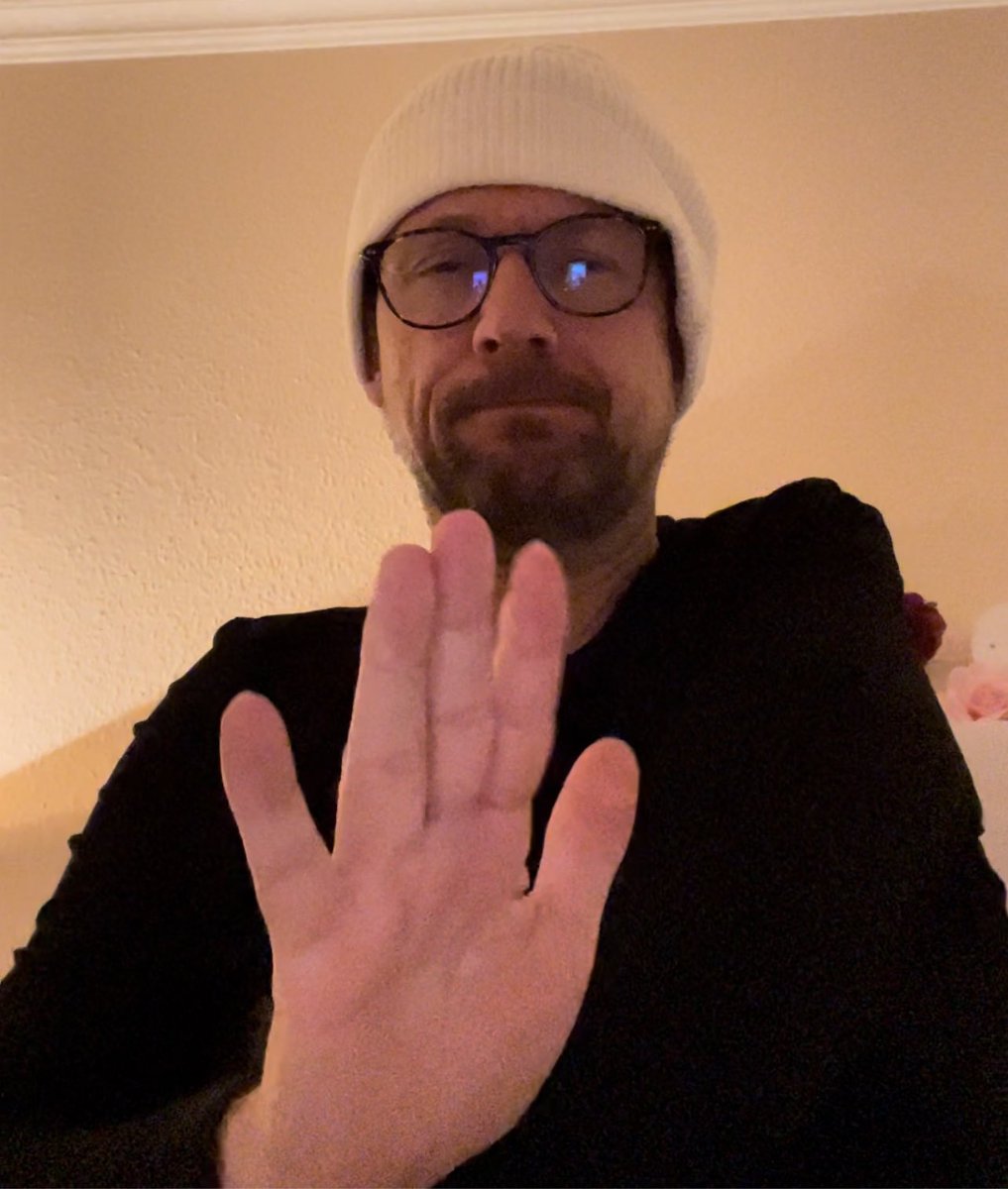 Stoppt #Waffenlieferungen Kein #Krieg in der #Ukraine ! @Bundeskanzler <a href="/OlafScholz/">Olaf Scholz</a> ,bitte bedenkt dich nochmal kein Panzerfaust nach Ukraine. Uns droht eine dritte Weltkrieg,wir haben schon aus den Fehlern gelernt. Nicht gut.Keine Sperrung v.Swift aus #Russland <a href="/spdbt/">SPD-Fraktion im Bundestag</a> <a href="/Bundestag/">Deutscher Bundestag</a>