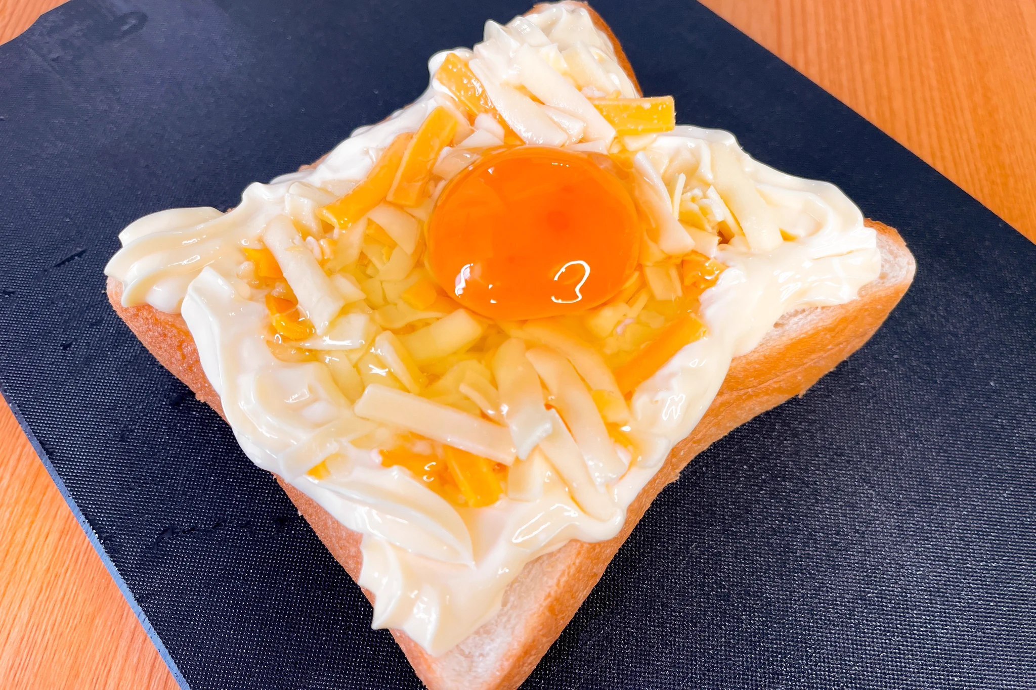 とろとろのチーズ&卵がとっても美味しそう！朝ごはんにぴったりそうな「トースト」レシピ！