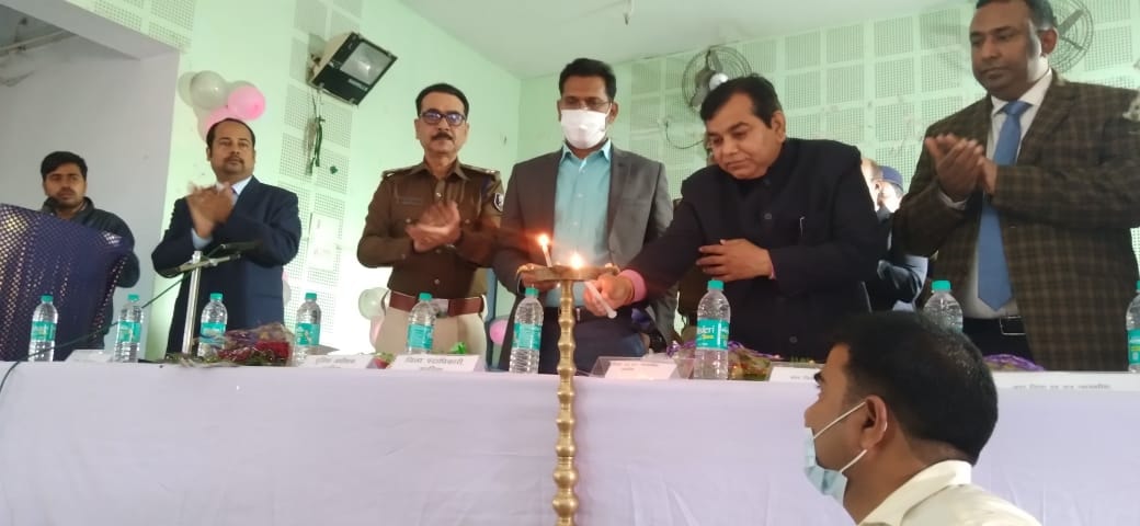 बाल अधिकारों के संरक्षण एवं उनके समुचित देखरेख को लेकर एक दिवसीय कार्यशाला का आयोजन रविवार को  जिला एवं सत्र न्यायाधिश पीयुष गोयल के अध्यक्षता में टॉउन हॉल में किया गया.  जिलाधिकारी प्रशांत कुमार सीएच, जिला पुलिस अधीक्षक अशोक कुमार सिंह ने भाग लिया