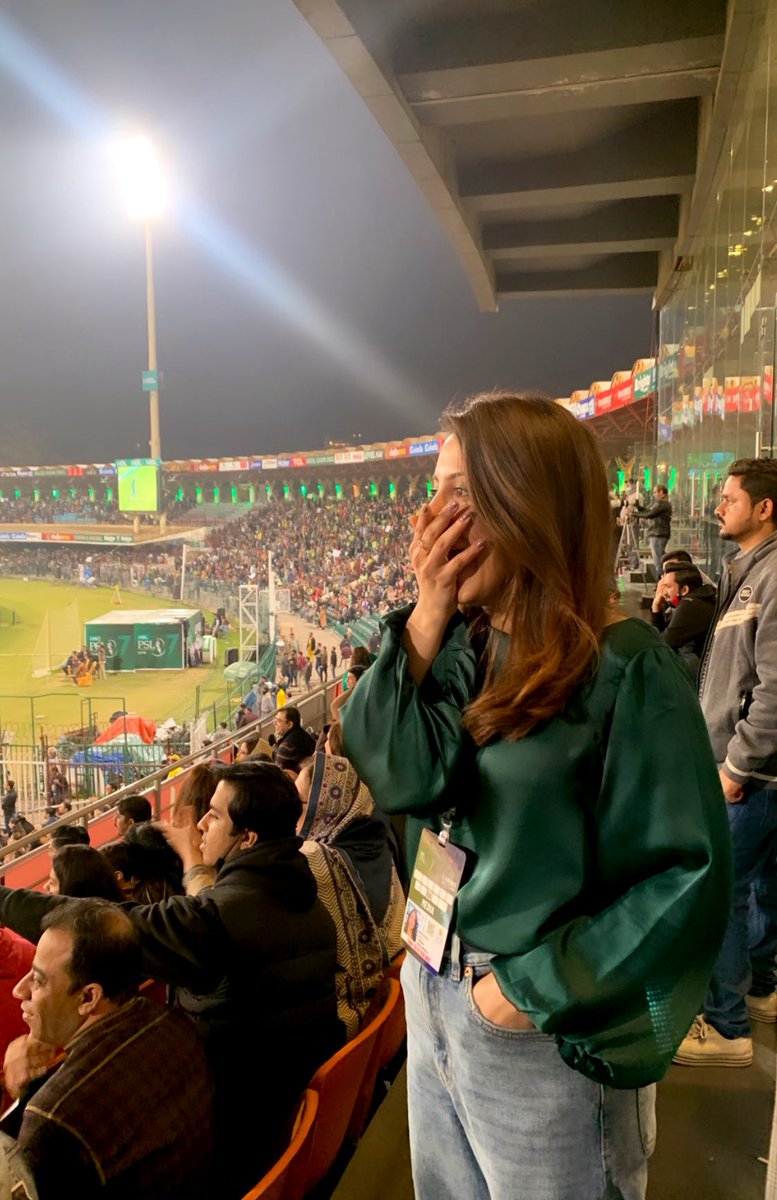 RohaNadym's tweet photo. When you’re trying to get a nice click but Fakhar Zaman decides to get caught in the deep. 

📸: @Mussanaf #LQvMS https://t.co/JjExkSFwAQ