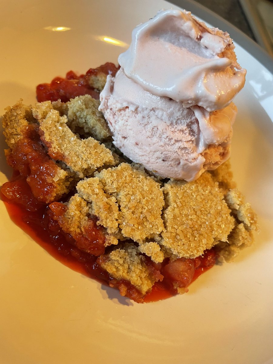 floasis82's tweet photo. #SundayMotivation #SundayLunch #shoplocal Beef Dinner with all the trimmings, followed by Apple &amp; Raspberry Crumble!😋🤗 https://t.co/SzIOORr7dL