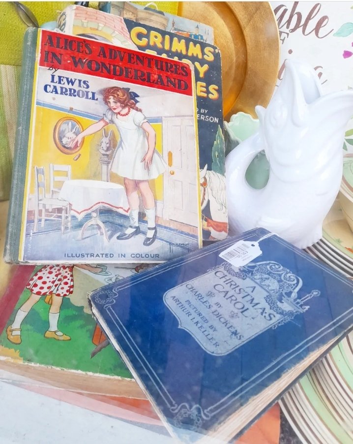 StoryBoxAlibi's tweet photo. Don't you just hate walking past a closed charity shop, in a town you won't be back to during the day qny time soon, and spotting gens such as these in the window.
#storybox #booklife #bookcommunity https://t.co/W8yyGKEtOq