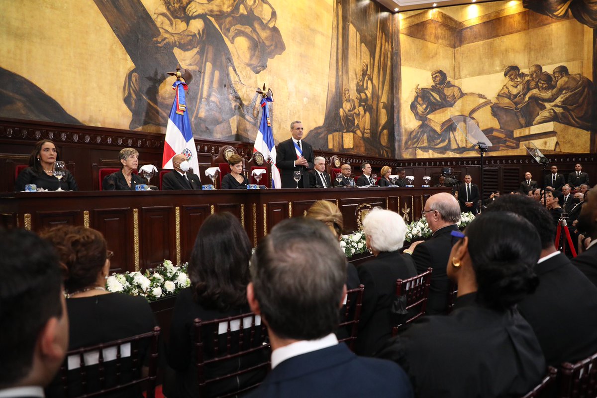 NelsonCamiloRD's tweet photo. Desde #UrbeRD apoyamos la gestión de nuestro presidente @luisabinader con la ejecución de proyectos significativos de gran impacto ambiental y soluciones urbanas en el Río Ozama y con el teleférico.
#LogrosDelCambio 🇩🇴 https://t.co/y1o3X5Hi8W