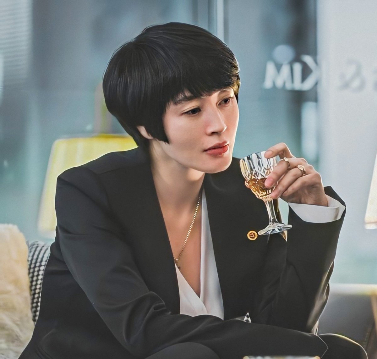 직장의신 2012 시그널 2016 하이에나 2020 소년심판 2022 이렇게 꾸준히 잘해내는것도 능력이다... 김혜수 드라마는 걍 믿고보면도ㅑTranslate post