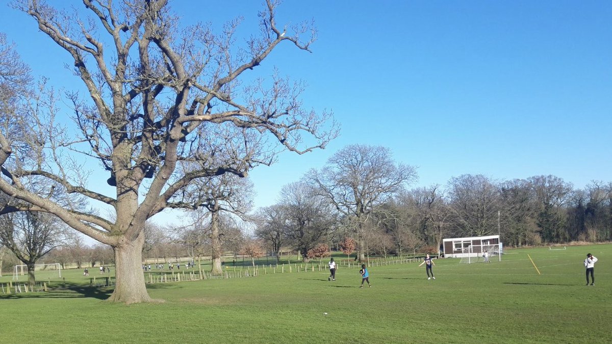 mrdbrowning's tweet image. Boarders enjoying the sunshine today ☀️ ⚽️ #FryHall @WymondhamCol