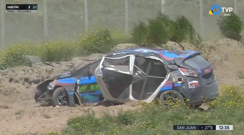 “Por suerte yo no tengo nada, el auto se rompió bastante. Va a estar difícil que estemos en Paraná por cómo quedó el auto” comentó <a href="/die_segovia/">Diego Segovia</a> tras el accidente ocurrido en la final de la Clase 2
